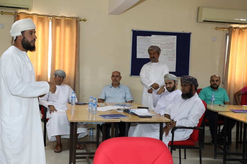 برنامج تدريبي لمعلمي ومعلمات تعليمية الداخلية عن سلاسل الرياضيات 