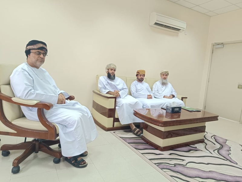 فريق المتابعة الفنية بهيئة الوثائق والمحفوظات الوطنية يزور تعليمية محافظة الظاهرة