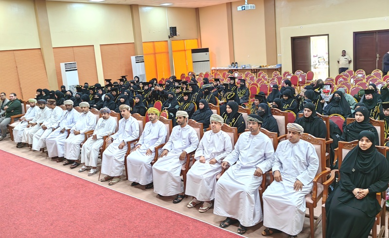حفل تخرج الدفعة الأولى لمعلمات التعليم ما قبل المدرسي بظفار