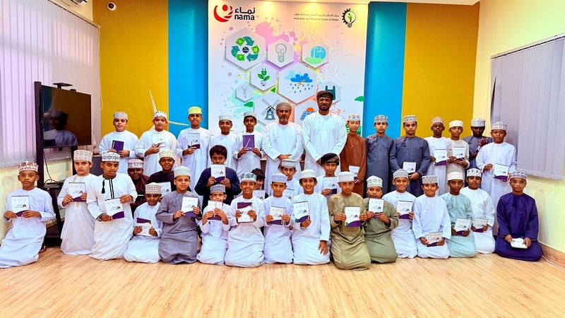 طلبة مركز المدرسة السعيدية بصلالة الصيفي يزور مركز الابتكار العلمي والروبوت  بتعليمية ظفار