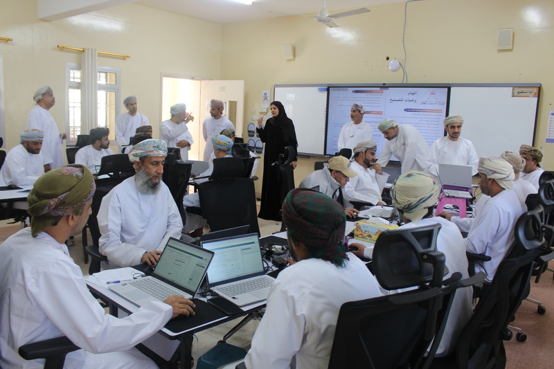 وكيل وزارة التعليم للتعليم يطلع على سير أعمال مركز تصحيح عبري لامتحانات دبلوم التعليم العام بمحافظة ...