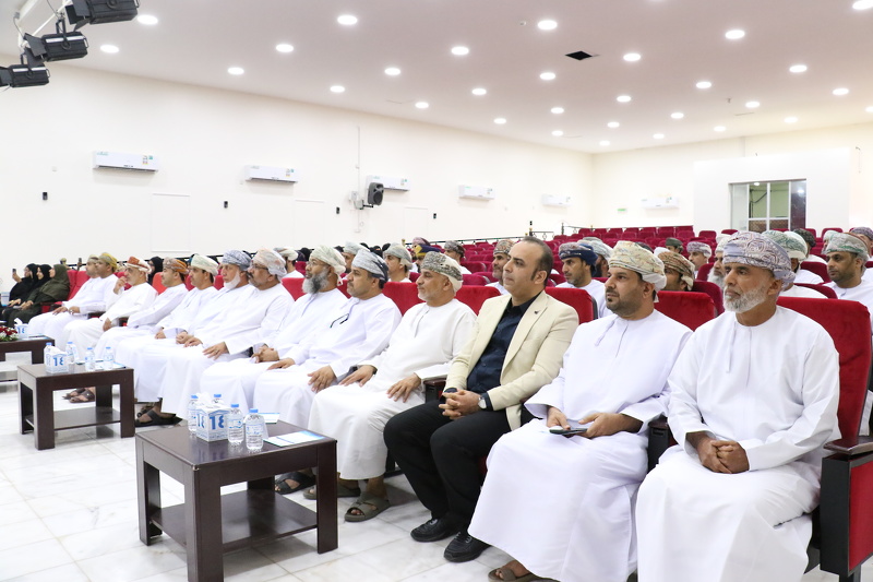 تعليمية جنوب الباطنة تحتفي باليوم العالمي للغة العربية