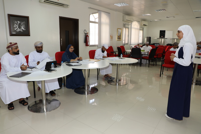 تقييم طلبة الداخلية في مسابقتي البرنامج الوطني للقراءة وجائزة الجمعية العُمانية للكتاب والأدباء ...