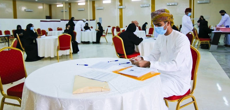 تعليمية الوسطى تستكمل إجراءات التعيين ل 222 معلم ومعلمة من المعينين الجدد 