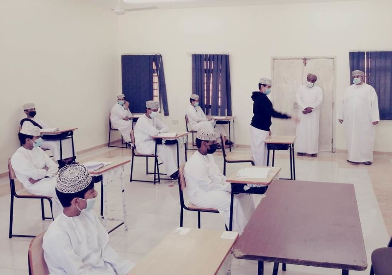 مدير عام تعليمية ظفار يزور عدد من مدارس ولاية صلالة