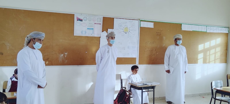 مدير عام تعليمية ظفار يختم زيارته لمدارس ولاية شليم وجزر الحلانيات