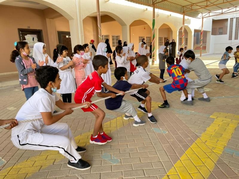 برامج رياضية مختلفة ومتنوعة  مدارس البريمي تشارك في (شوية رياضة)