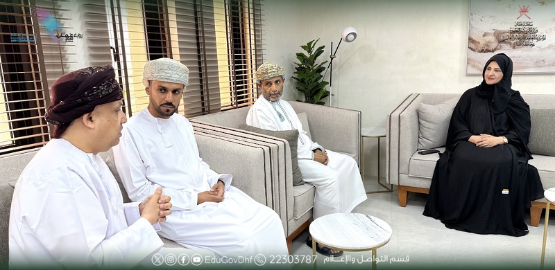 تعليمية ظفار  تشيد بجهود ودعم  “أبراج هيليوس” للعملية التعليمية بالمحافظة 
