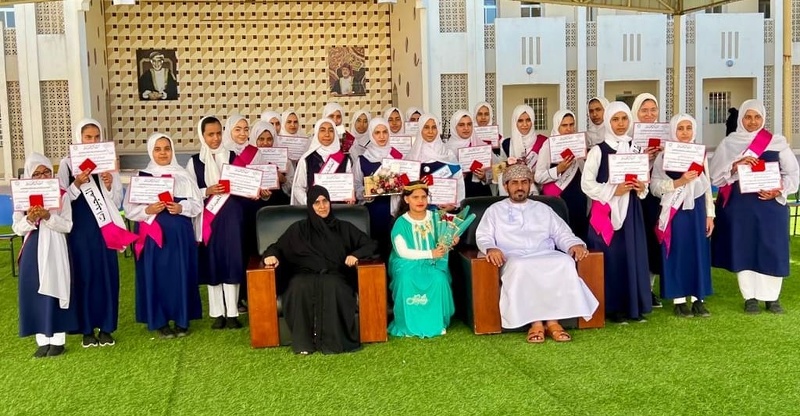 تكريم المجيدات من المعلمات والطالبات بمدرسة اجدروت للتعليم الأساسي ( ١-١٢ )  