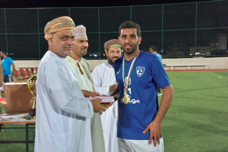  الشؤون الإدارية يتوج بكأس سداسيات كرة القدم لموظفي التربية بالداخلية