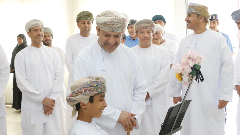 مدرسة عز للتعليم الأساسي بتعليمية الداخلية تنفذ ( ملتقى عز قيادة وتمكين ) لدعم المواهب والقيادات ...