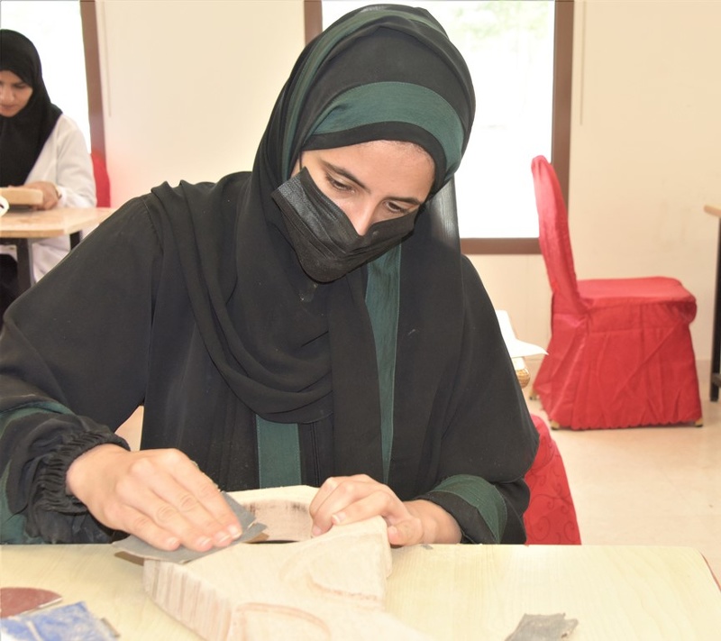 برنامج تدريبي بتعليمية الداخلية تراكيب نحتية ثلاثية الأبعاد  باستخدام خامة الخشب