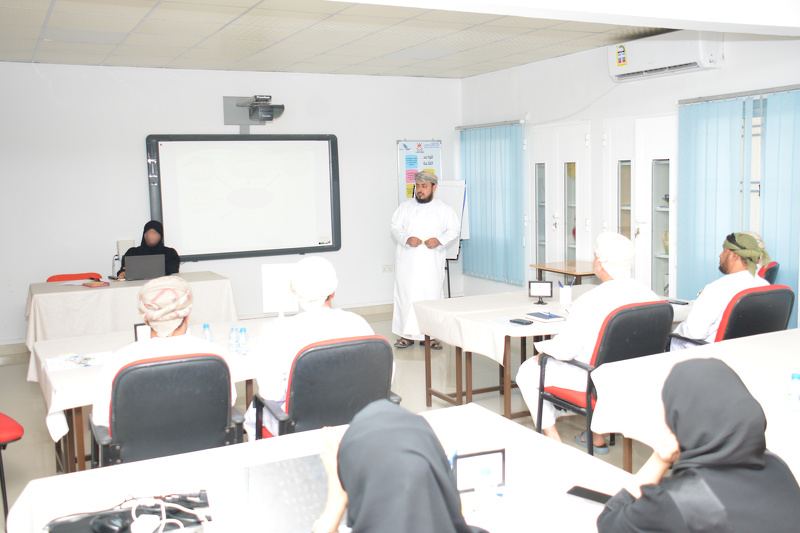 وحدة الدراسات الاجتماعية تعقد لقاء 