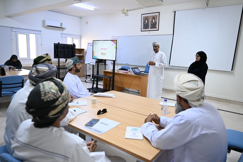 مناقشة آخر الاستعدادات لانطلاق المراكز الصيفية بتعليمية محافظة الظاهرة