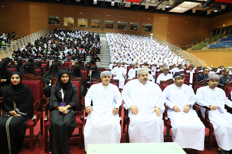 ما يقارب ألف طالب وطالبة من تعليمية ظفار يشاركون في البرنامج الوطني لتنمية مهارات الشباب