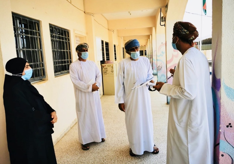 مدير عام تعليمية الداخلية يتفقد المباني المدرسية ومرافقها بالمحافظة