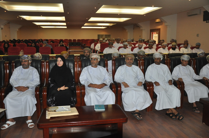 مناقشة الجوانب التربوية والتعليمية بمدارس محافظة الظاهرة 