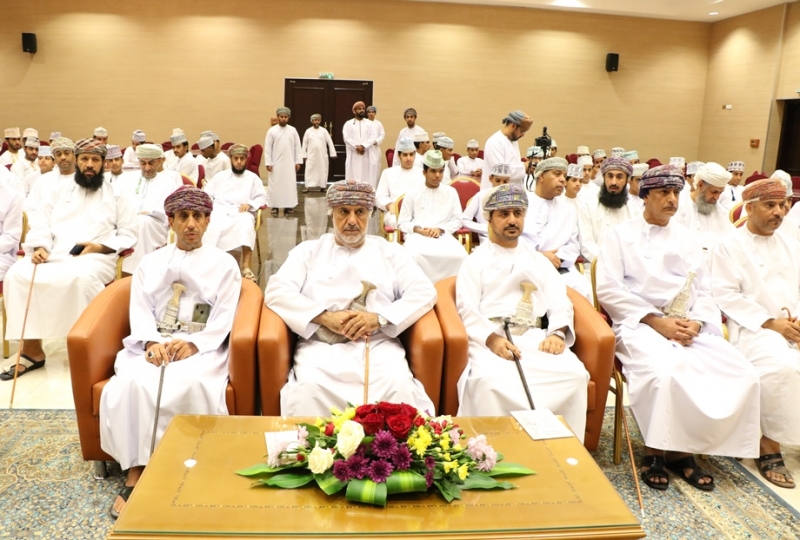 ندوة الإمام الخليل بن شاذان بولاية نخل تبحث الحياة الاجتماعية والأحداث المتغيرة والآثار العلمية ...