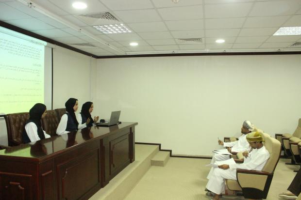 لجنة الرياضة المدرسية بمحافظة ظفار تقيم المدارس المشاركة في المسابقة التوعوية الرياضية الصحية