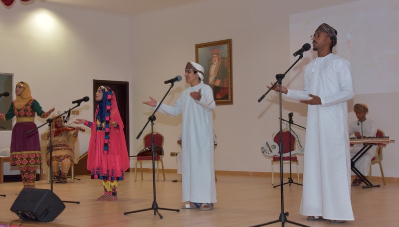 اللجنة الرئيسية لمسابقة الإنشاد الوطني الطلابي تقّيم مشاركة محافظة الداخلية