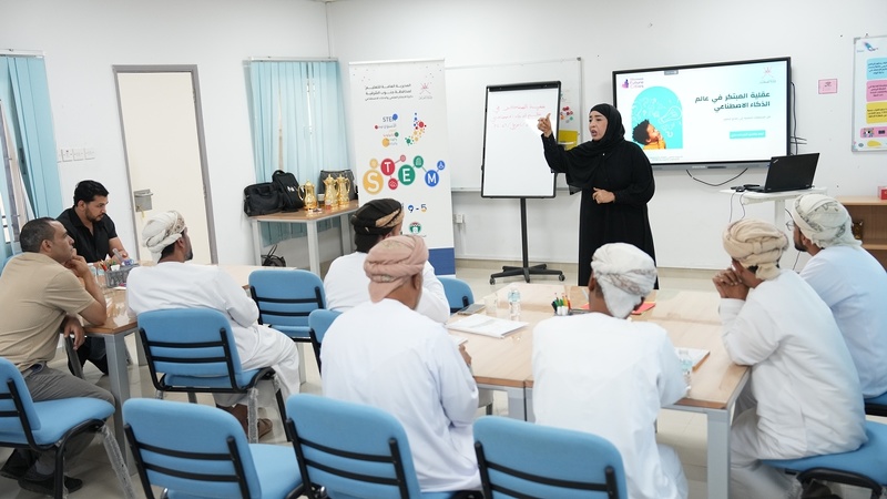 دائرة التدريب المهني للمعلمين بصور تستعرض 
