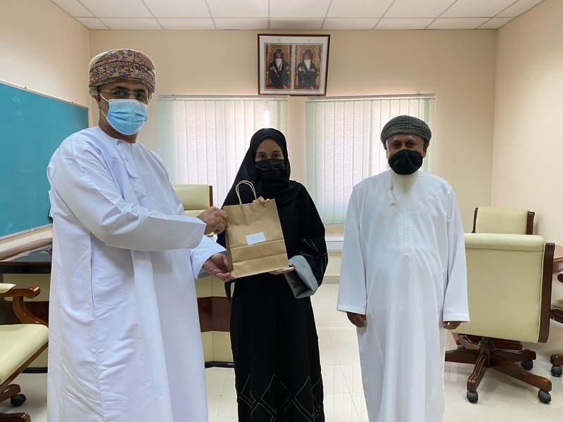 تكريم الطالبات المجيدات في برنامج المستكشف بمحافظة الظاهرة