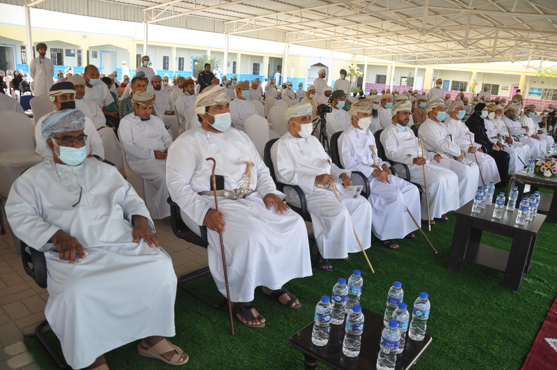 الاحتفال بتدشين الشاشات الذكية في الفصول الدراسية وتكريم المعلمين بمناسبة يوم المعلم بمدرسة عباد بن ...