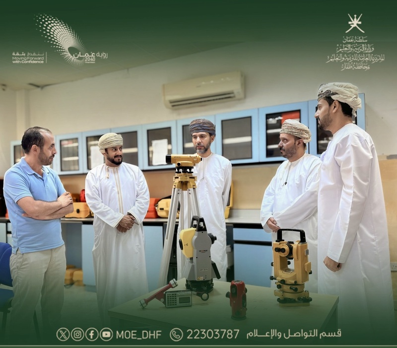  زيارة فريق من تعليمية ظفار لمعمل المساحة بوحدة الهندسة المدنية والمعمارية بجامعة التقنية والعلوم ...