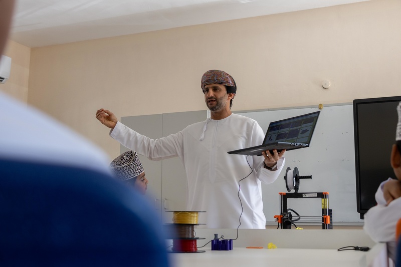 سلسلة ورش تدريبية بالبرنامج الشتوي لتعزيز المهارات التقنية لطلبة ومعلمات مدارس تعليمية الداخلية