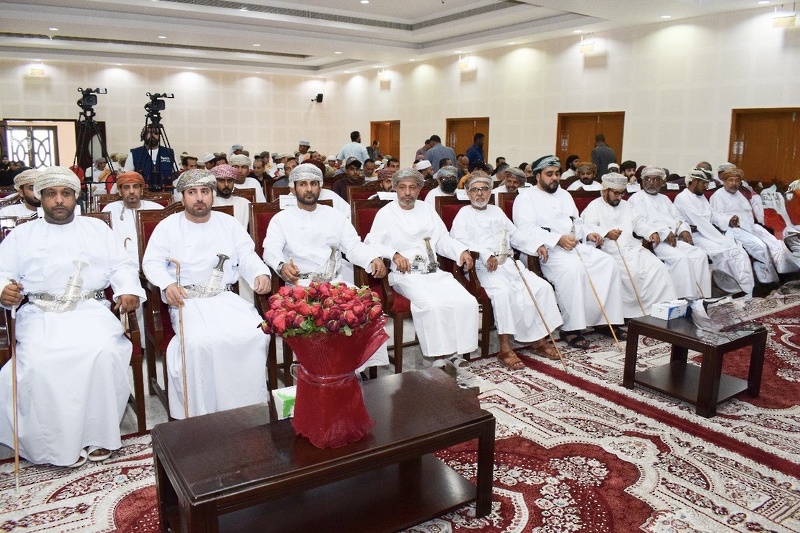والي مقشن يكرم الطلبة المجيدين في مدارس الولاية