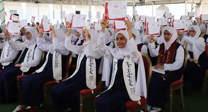 تكريم الطالبات المجيدات في التحصيل الدراسي بمدرسة خولة بنت للتعليم الأساسي للعام الدراسي 2022 2023م