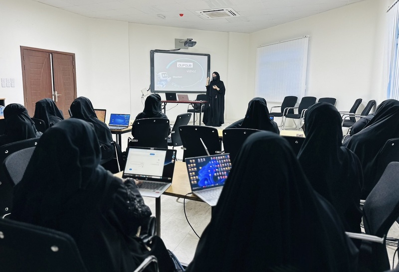  ورشة عمل حول تطبيقات الذكاء الاصطناعي بتعليمية ظفار