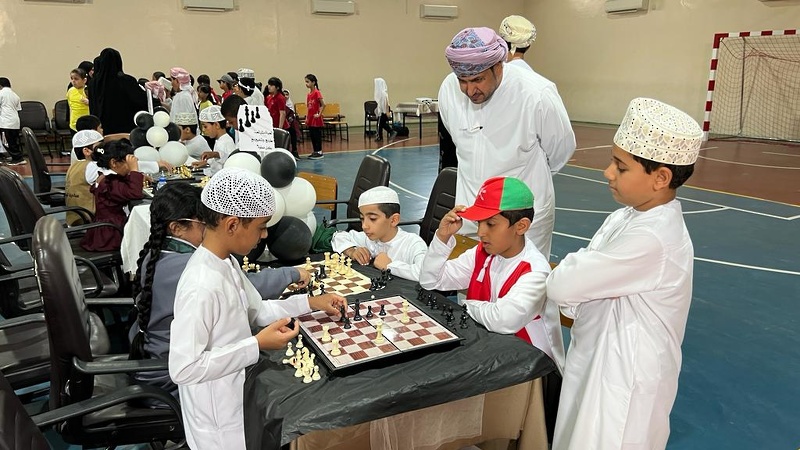 بمشاركة (100) طالب وطالبة من مدارس الحلقة الأولى، لجنة الرياضة المدرسية تنظم مهرجان الشطرنج المدرسي