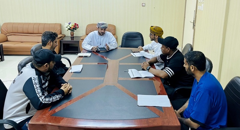 تنفيذ الزيارات الميدانية  لفريق عمل الدراسة التقييمية لمادة الرياضة المدرسية بتعليمية ظفار 