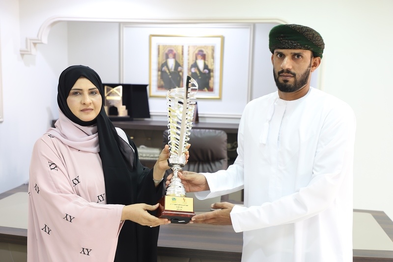 تكريم اللجنة الفرعية لتطبيق الخطة التنفيذية لتحسين البيئة المدرسية في المدارس التي تعمل بنظام ...