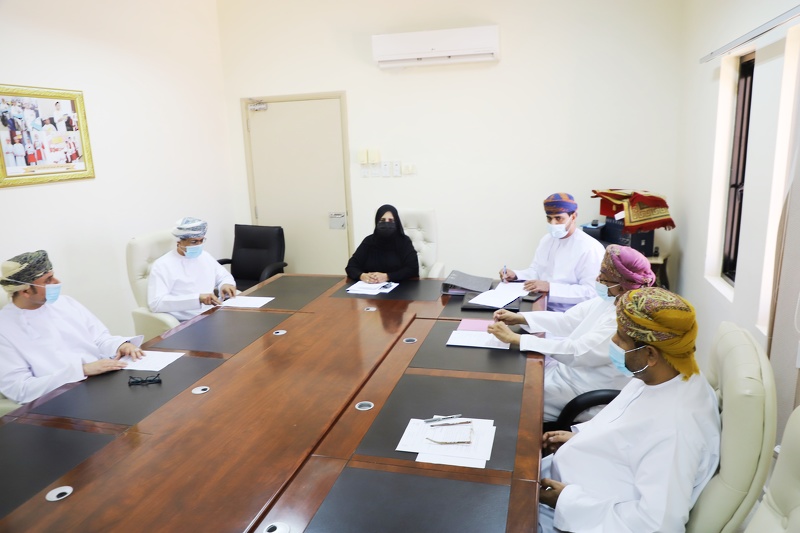 اجتماع  لجنة الاشراف المالي لتنظيم عملية استحقاق الدعم المالي من مؤسسات القاطاع الخاص بتعليمية ظفار