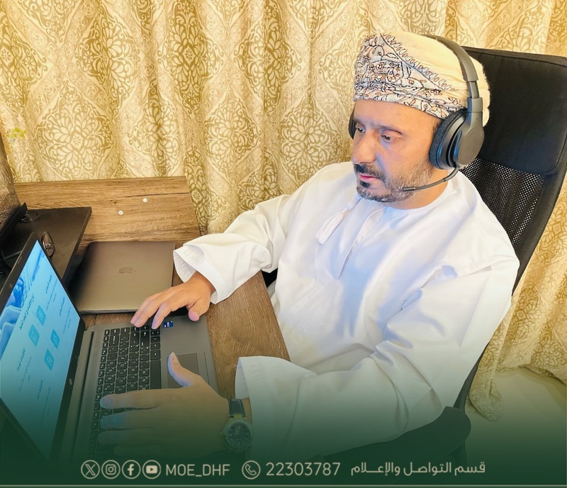 ورشة تدريبية لتعزيز المهارات المهنية لمعلمي الدراسات الاجتماعية بالصف العاشر بتعليمية ظفار