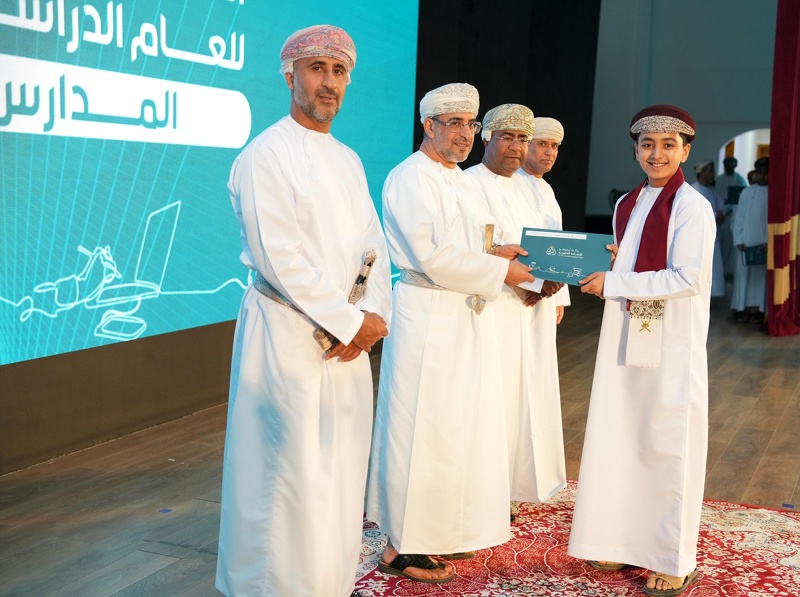 بدعم من أوميفكوتعليمية جنوب الشرقية تحتفل بجائزة أوميفكو للإجادة العلمية لتكريم الطلبة المجيدون ...