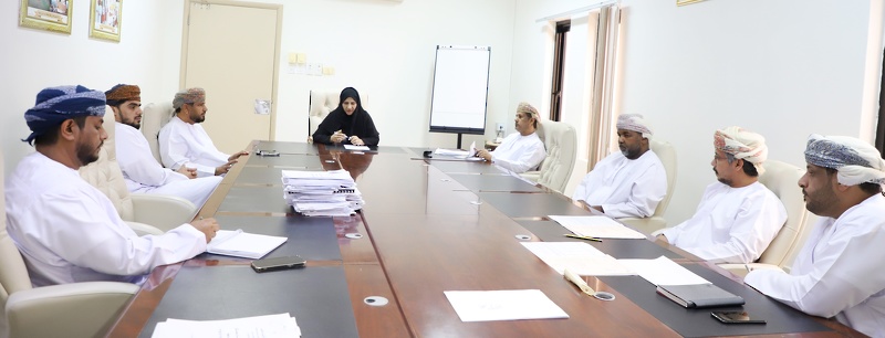 اجتماع لجنة المناقصات الفرعية بتعليمية ظفار