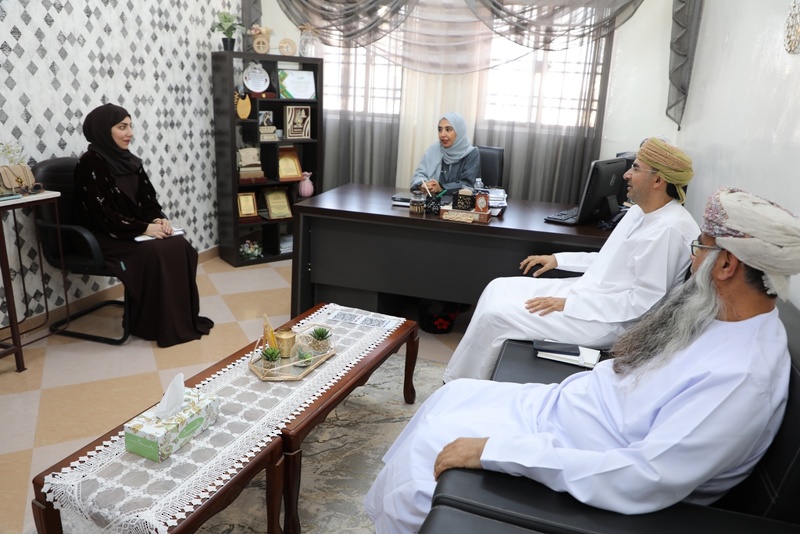اللجنة الرئيسية للمدارس الخضراء تتطلع على مشاريع مدارس تعليمية الداخلية 