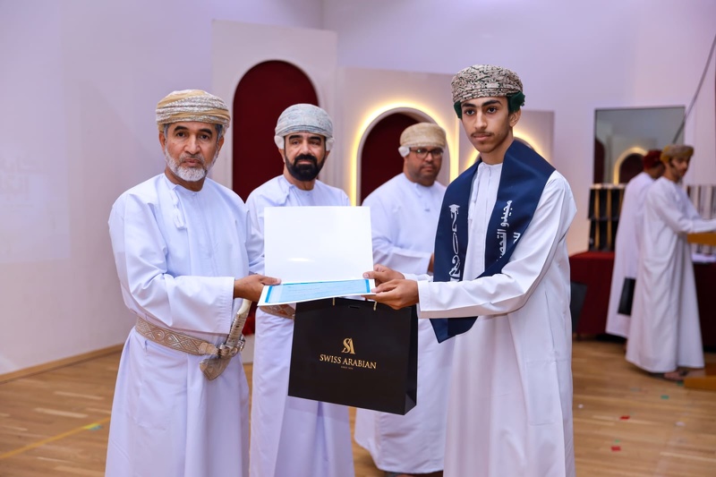 الاحتفال بتكريم المجيدين بمدارس ولاية الحمراء 