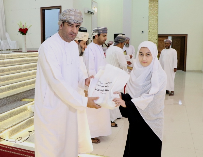 تكريم الطلبة المجيدين في المبادرة القرائية في نسختها الثالثة بتعليمية جنوب الباطنة