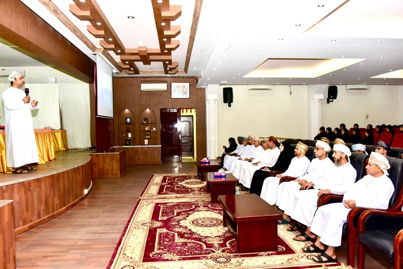 تنظيم لقاء تعريفي حول آلية تقييم الأداء للمؤسسات الحكومية بتعليمية محافظة الظاهرة