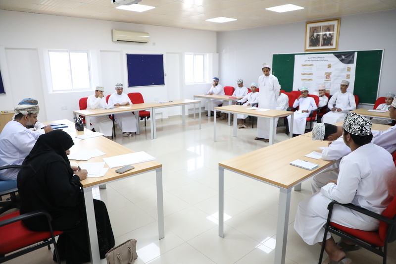 مشاركة واسعة في مسابقة المناظرات الطلابية بمدارس محافظة الداخلية