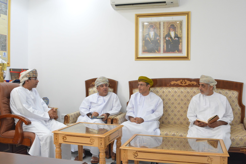 وفد تربوي من تعليمية جنوب الشرقية يطلع على تجربة تعليمية جنوب الباطنة في إدارة الوثائق العامة