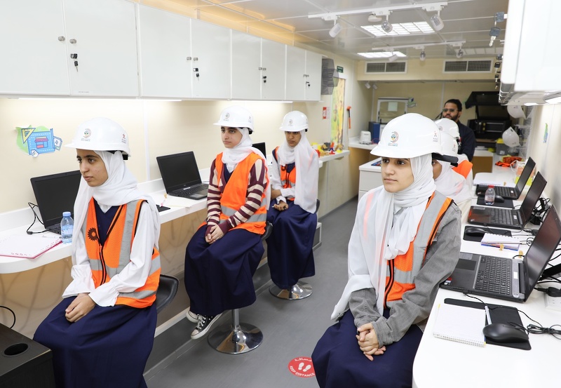 انطلاق الأسبوع الوطني للعلوم والتكنولوجيا والهندسة والرياضيات  STEM بتعليمية الداخلية 