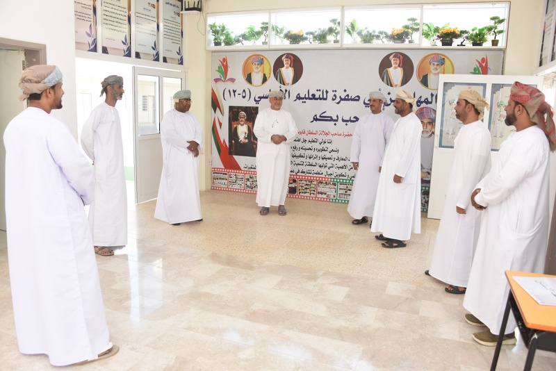 مدير عام تعليمية جنوب الشرقية يزور مدرسة المهلب بن أبي صفرة