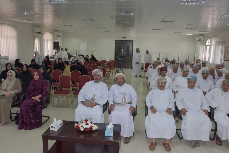 تعليمية الداخلية تكرّم المدارس المطبقة لكتاب من أجل الوطن (تفاعل إيجابي وشعور بالمسؤولية )