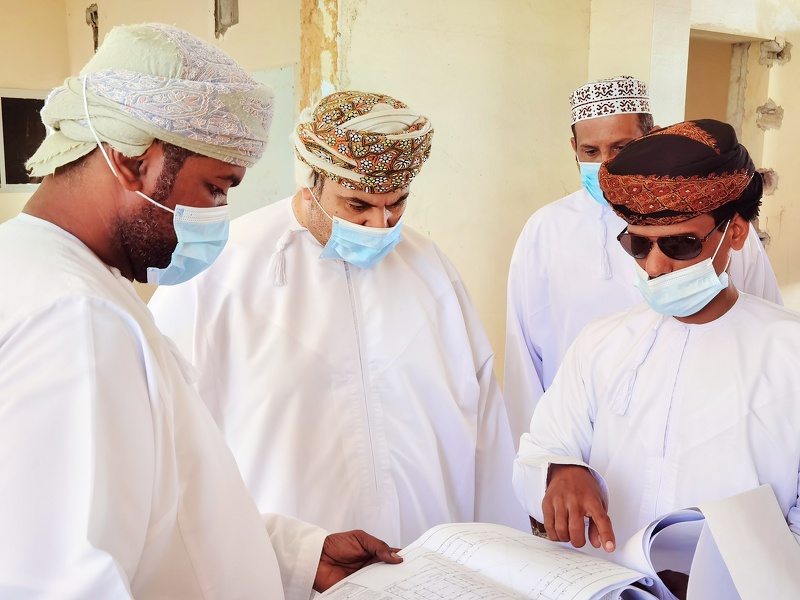 متابعة المشاريع والأعمال الإنشائية بتعليمية ظفار