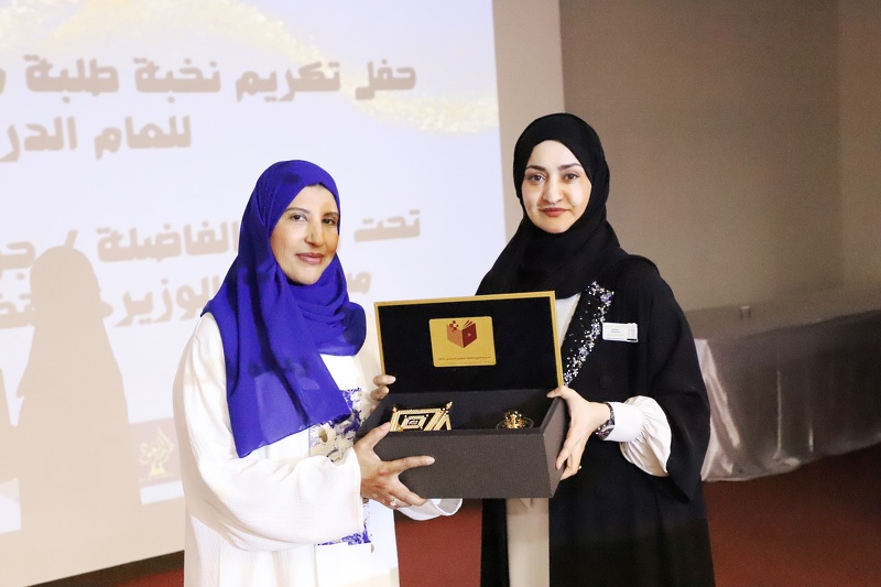 مستشارة الوزيرة للتخطيط بوزارة التنمية الاجتماعية ترعى حفل النخبة بمدرسة منبع للتعليم الأساسي ...